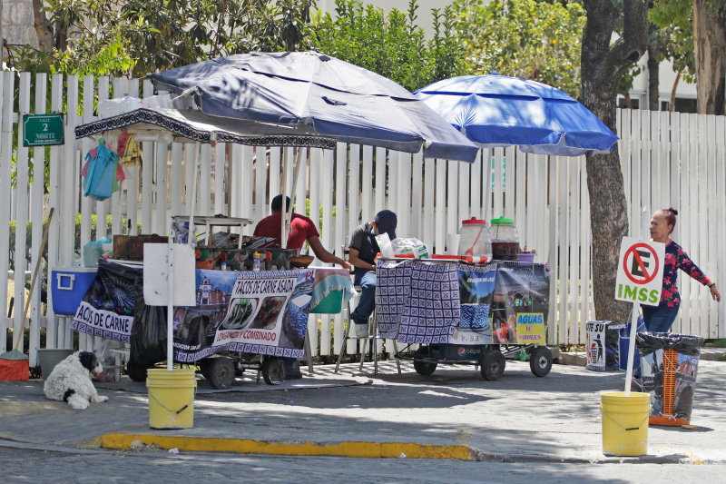 Tras el operativo para retirar ambulantes en la Margarita, los comerciantes volvieron al día siguiente (Miguel Romero)