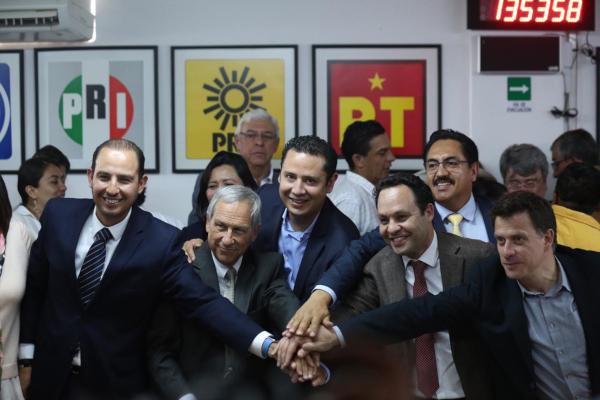 PAN, PRD y Movimiento Ciudadano presentaron ante el INE en Puebla la candidatura de Enrique Cárdenas Sánchez al gobierno del estado. |Nelly Salas