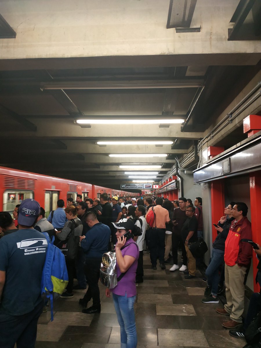 Usuarios reportaron retrasos de hasta 45 minutos. (Tomada de @GusPerezMex)