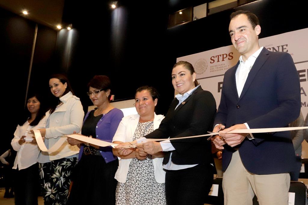 Más de 80 empresas de diversos sectores productivos ofrecieron mil 873 vacantes durante la Feria de Empleo para Mujeres 2019 (Agencia Enfoque)