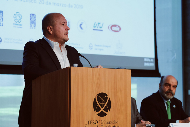 Enrique Alfaro al inaugurar el VII Foro “El agua y el ser humano” en el ITESO (Cortesía)