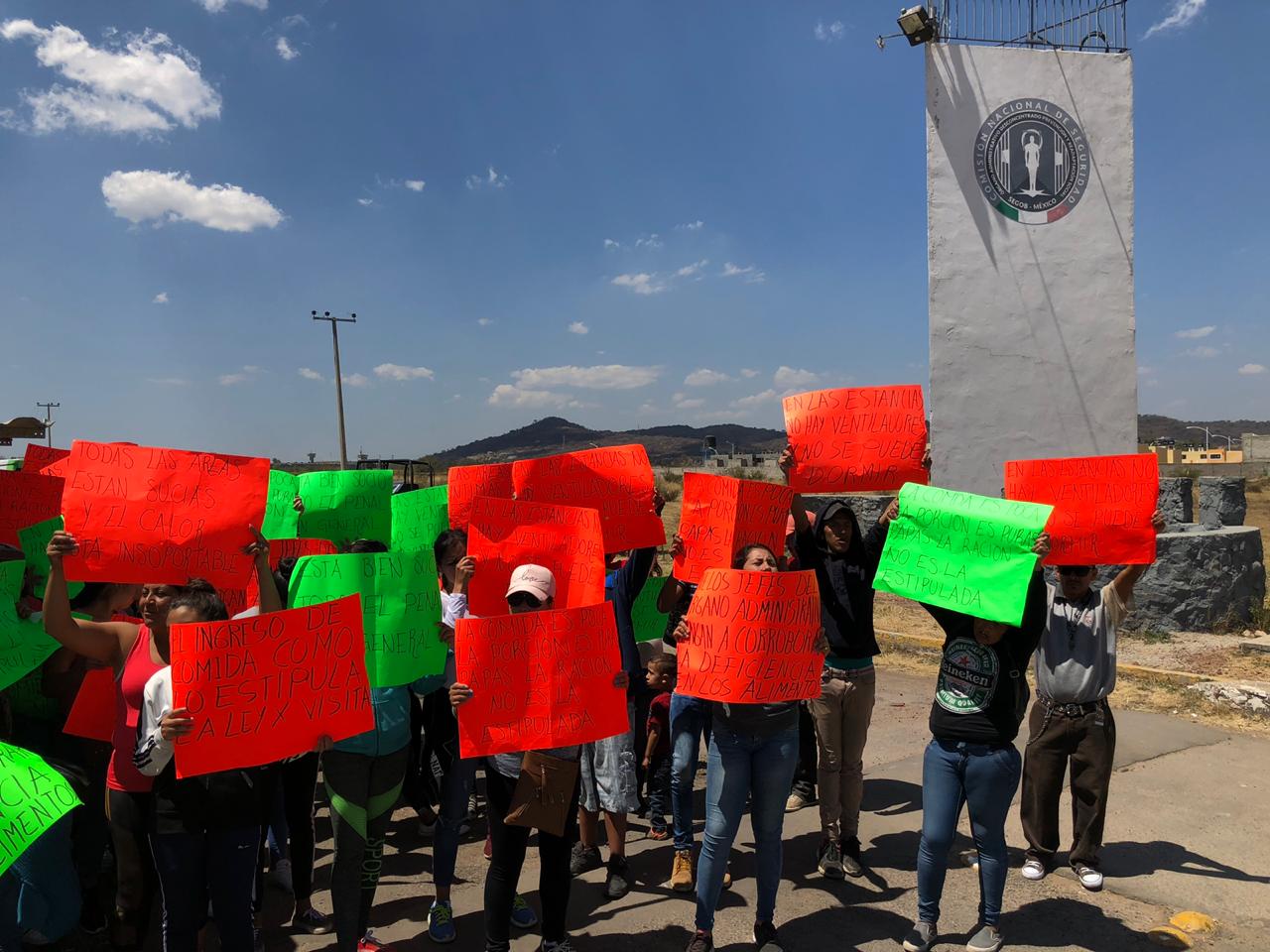 Familiares de internos protestaron la carretera El Salto-Agua Blanca(Cortesía)