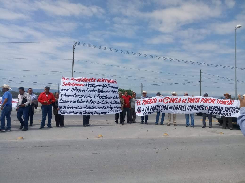 Productores de manifiestan.