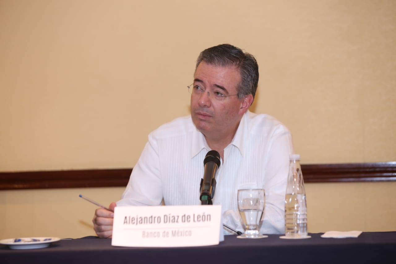 Alejandro Díaz de Leon, gobernador del Banco de México, en la 82 Convención Bancaria (Foto: Juan Carlos Bautista)