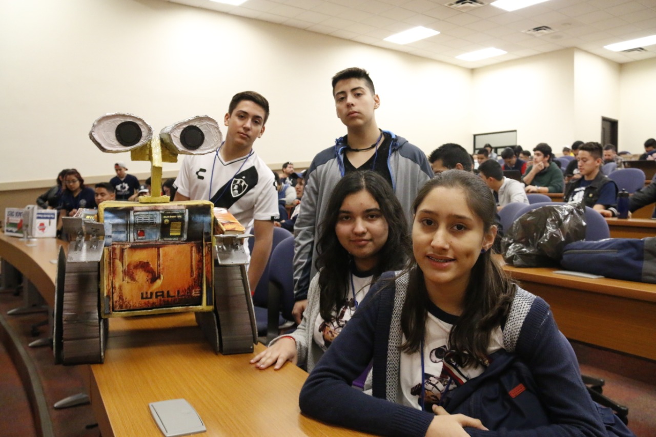 Alrededor de 1,500 jóvenes participan en la convocatoria (Julieta Salgado)
