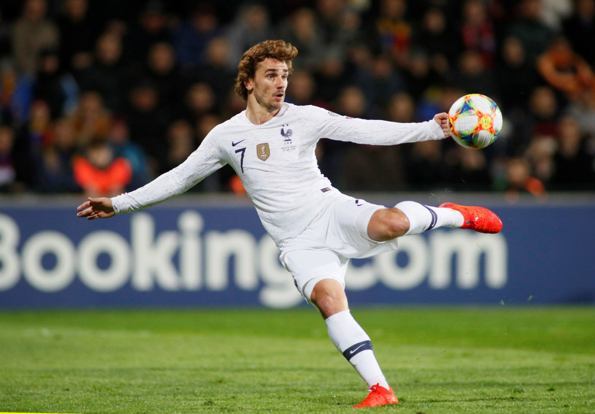 Antoine Griezmann destacó en la victoria de Francia en el arranque del torneo clasificatorio para la Eurocopa 2020 (Reuters)