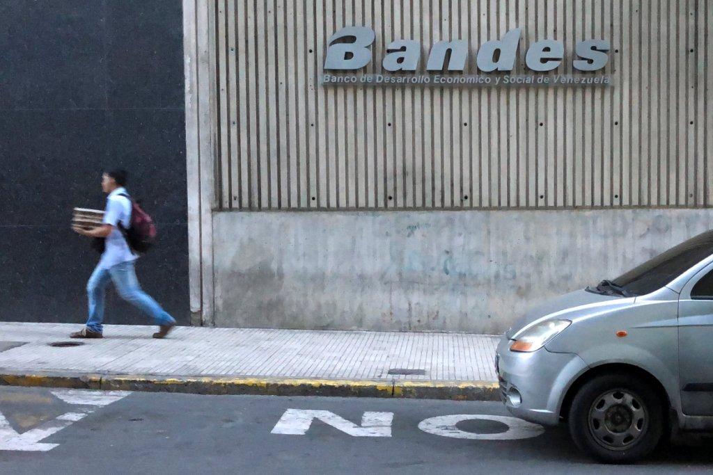 Bandes opera principalmente el Banco de Venezuela y el Banco Bicentenario (Reuters)