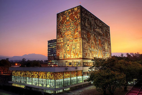 La Biblioteca Central en la Ciudad Universitaria (Fundación UNAM).