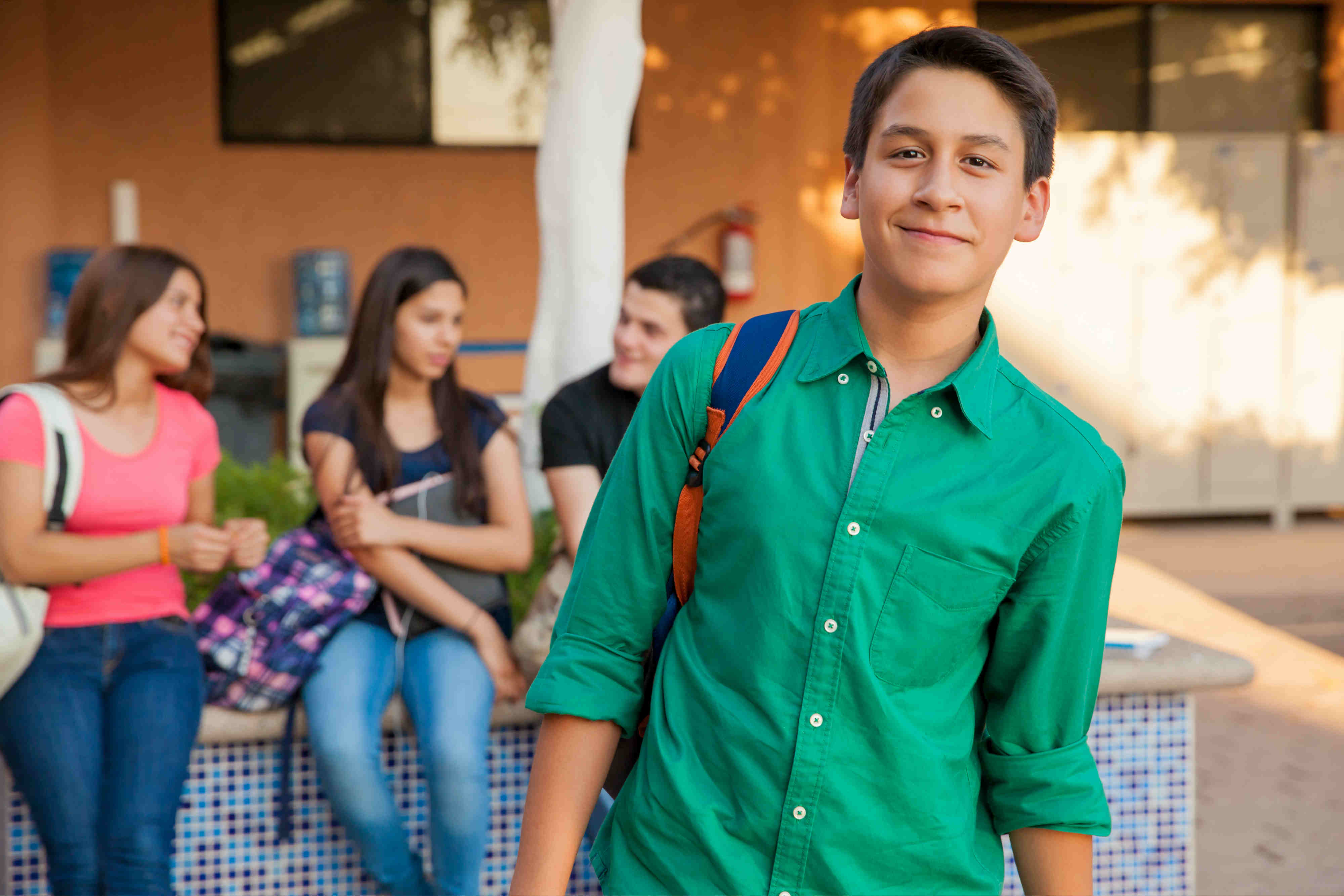 Un egresado de licenciatura gana en promedio el doble que quien solo tiene estudios de prepa.