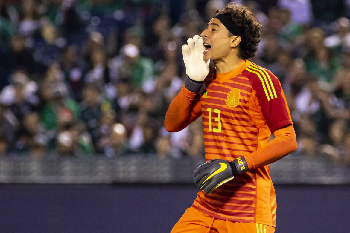 Guillermo Ochoa en el partido de México vs Chile (Imago 7)