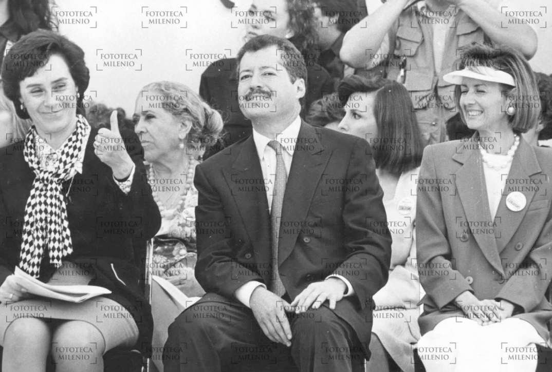 Luis Donaldo Colosio y Diana Laura Riojas en un mitin. (Fototeca Milenio)