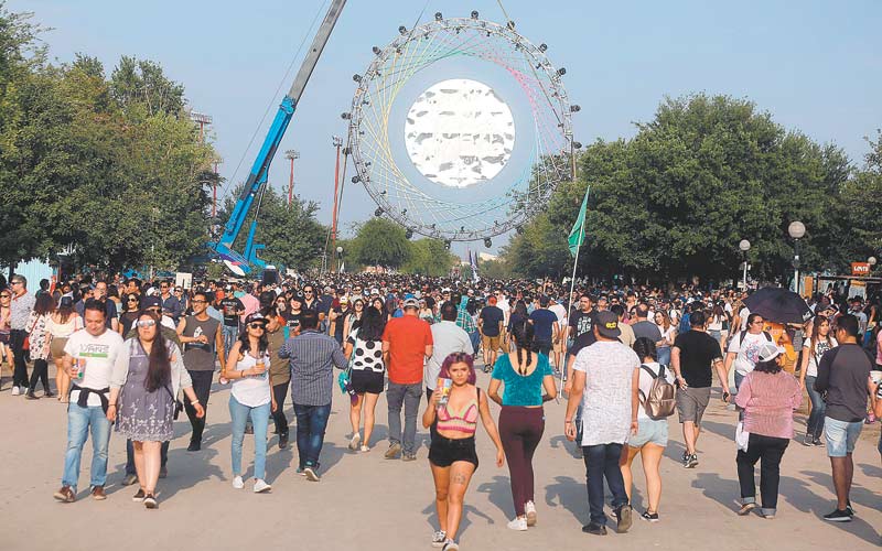 Miles de personas asisten para pasar un buen rato. (Foto: Roberto Alanís)