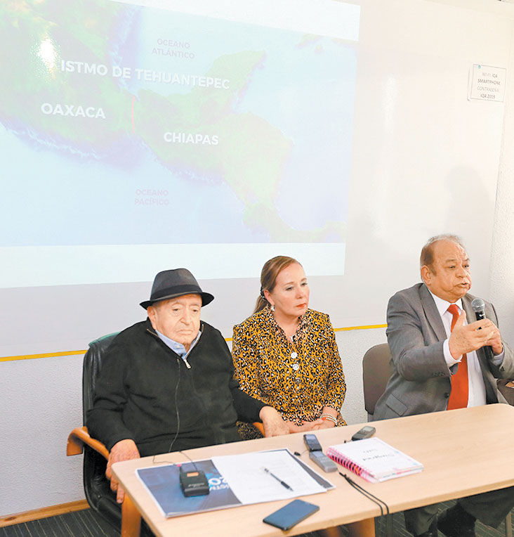 Fernando Coello (izquierda) habla del plan. (Javier Ríos)