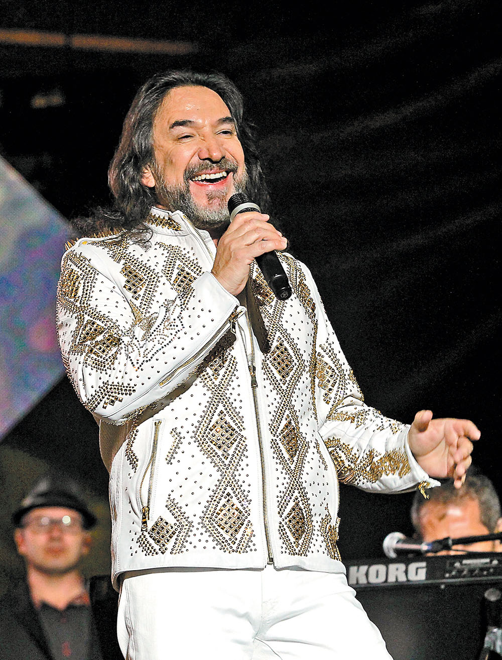 El intérprete fue dominador del escenario; sus colegas lo llenaron de bendiciones. (Édgar Negrete)