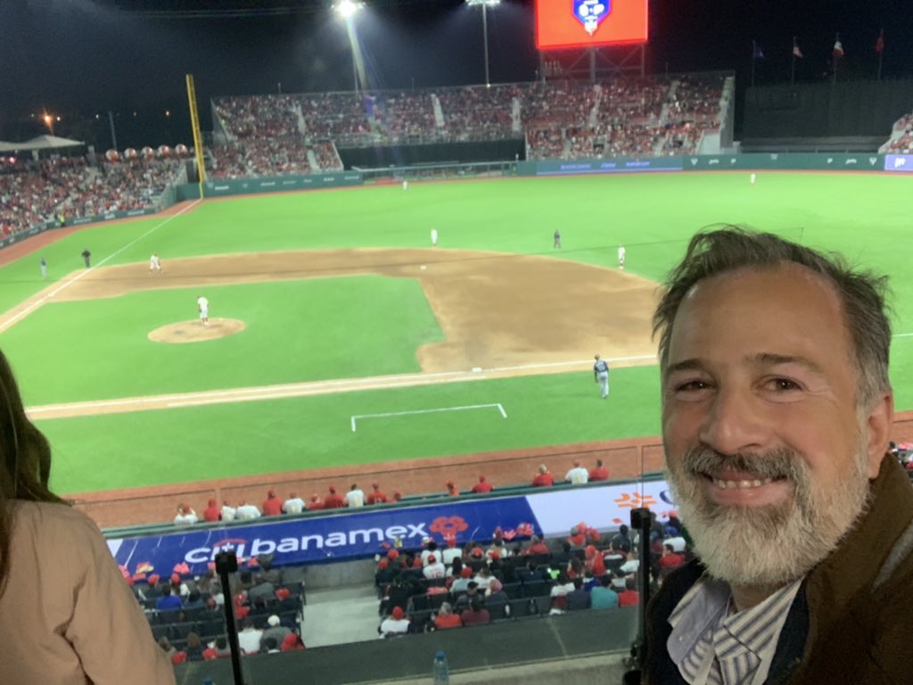 José Antonio Meade asistió al partido inaugural de la nueva casa de los Diablos Rojos del México en la CdMx. (Twitter | @JoseAMeadeK)