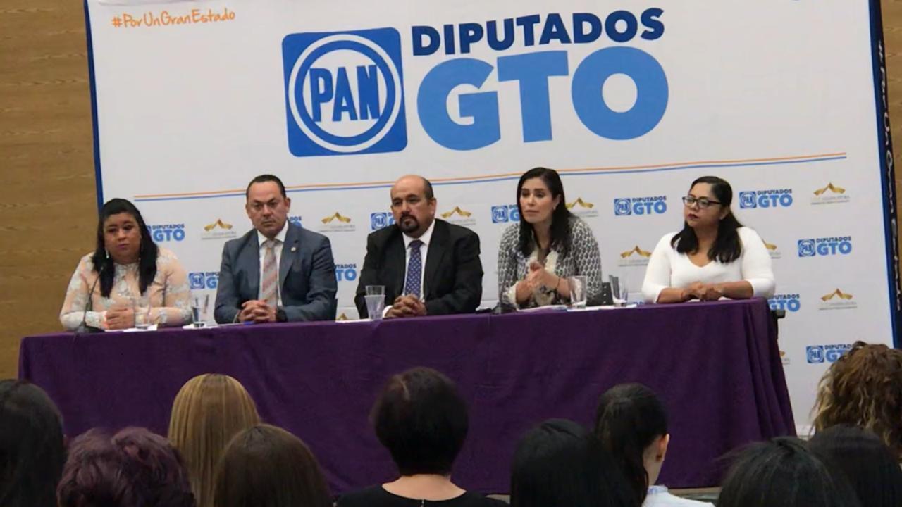 Legisladores panistas en rueda de prensa (Carlos Olvera)