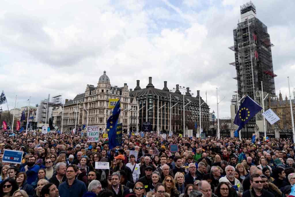 Con marcha, piden nuevo referéndum del Brexit en Gran Bretaña.  (AFP)