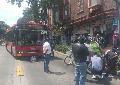 Metrobús atropella a ciclista en colonia Centro. | Jorge Becerril