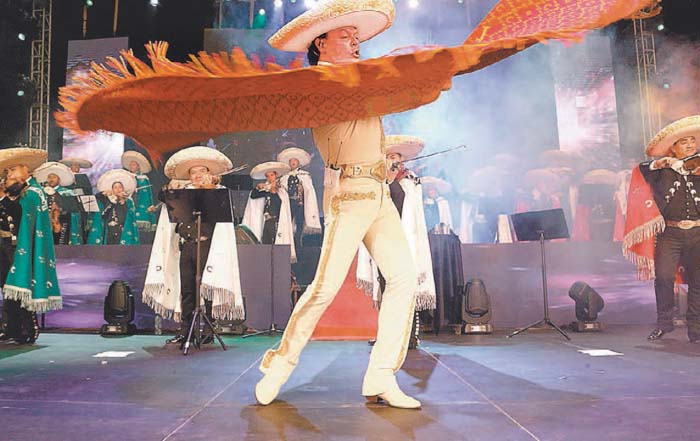 “No es lo mismo 40 que 16”, dijo Pedro antes de cantar “Perdóname mi amor”. LEONEL ROCHA