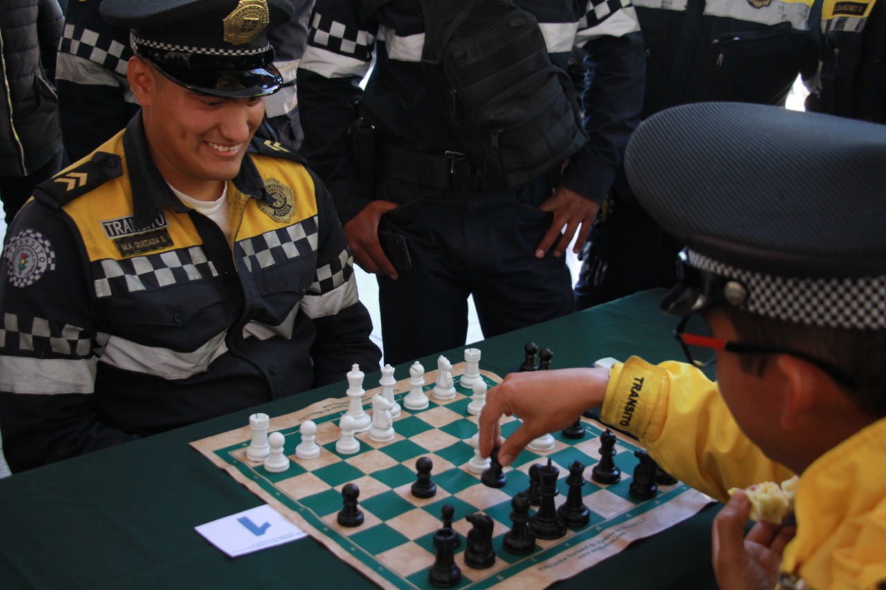 Policías de tránsito se preparan para un torneo en noviembre contra bomberos. (Especial)