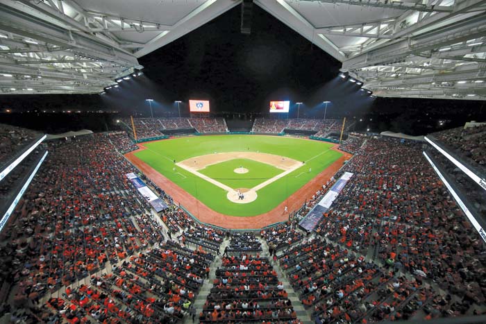 Majestuosa panorámica del primer partido en la historia del estadio Alfredo Harp Helú. IVÁN LÓPEZ