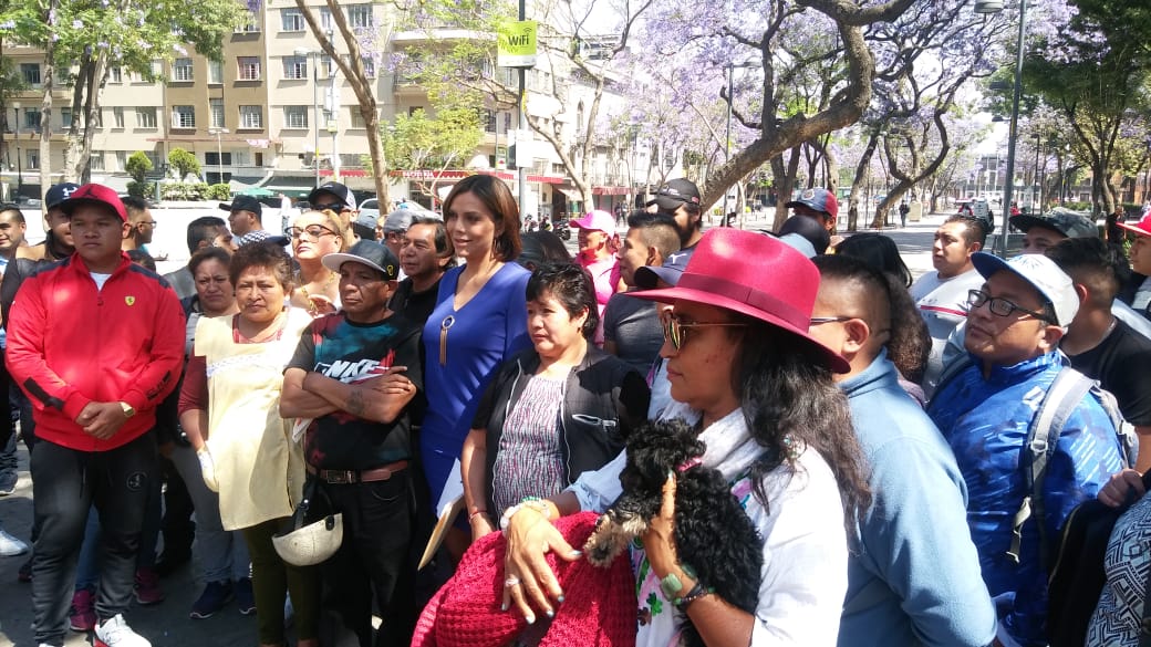 Los comerciantes y artesanos se reunieron en la Alameda Central. (César Velázquez)