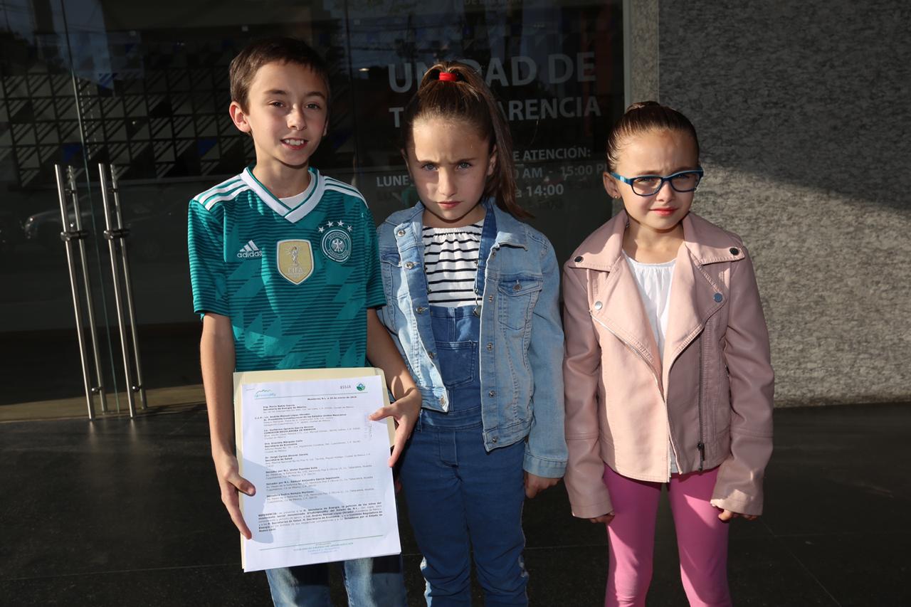 El movimiento #YoRespiroMty lucha a favor de una mejor calidad de gasolina para que se eviten daños a la salud de los niños. (Nelly Salas)