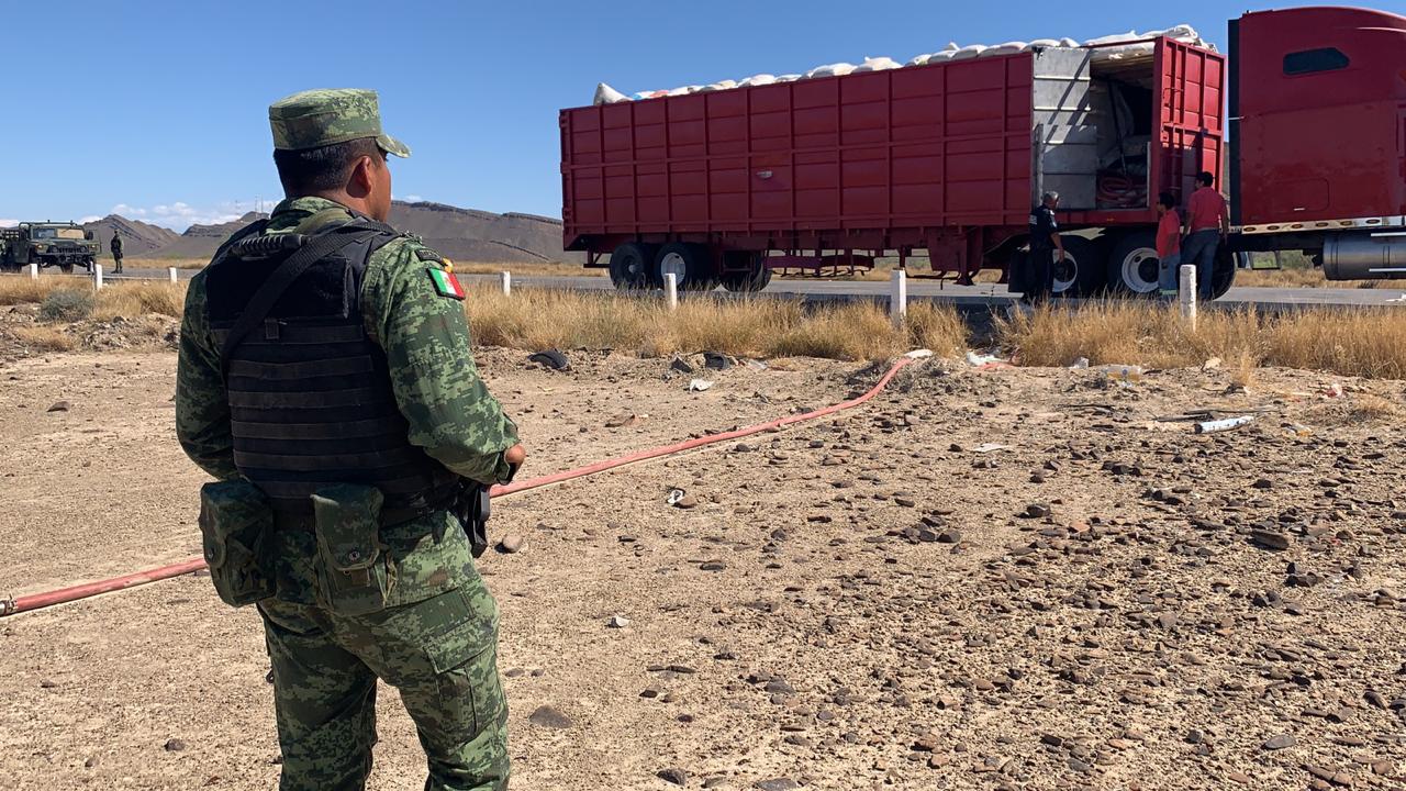 Este fin de semana se aseguró un camión con gasolina en la autopista Saltillo - Torreón. (Especial)