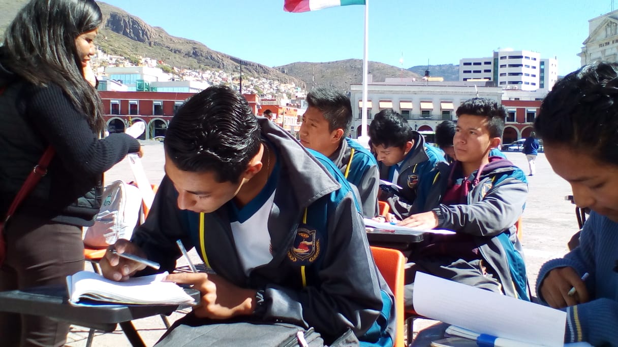 Alumnos de la escuela de Bachilleres Nicolás Romero. (Elizabeth Hernández)