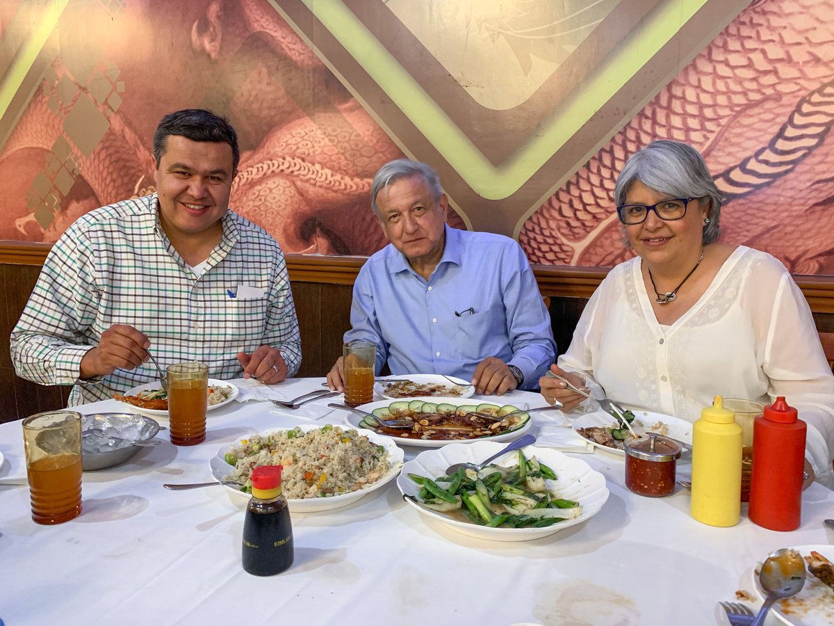 Andrés Manuel López Obrador con la secretaria de Economía Graciela Márquez.  (Tomado de @lopezobrador_)