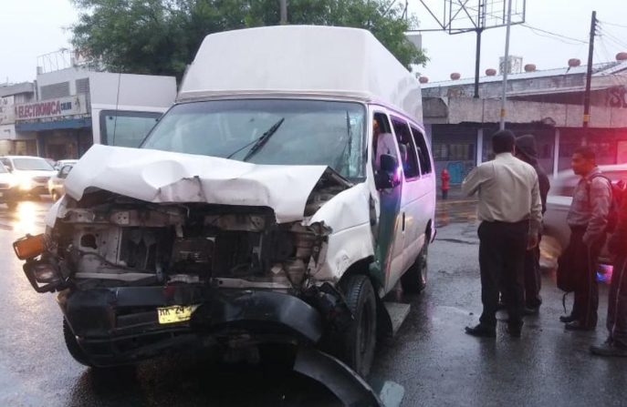 La camioneta transportaba guardias de seguridad que se dirigían hacia sus puntos de trabajo. Foto: Especial