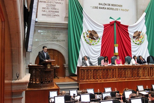 Durante su planteamiento en la Legislatura local de Edomex. (Especial)