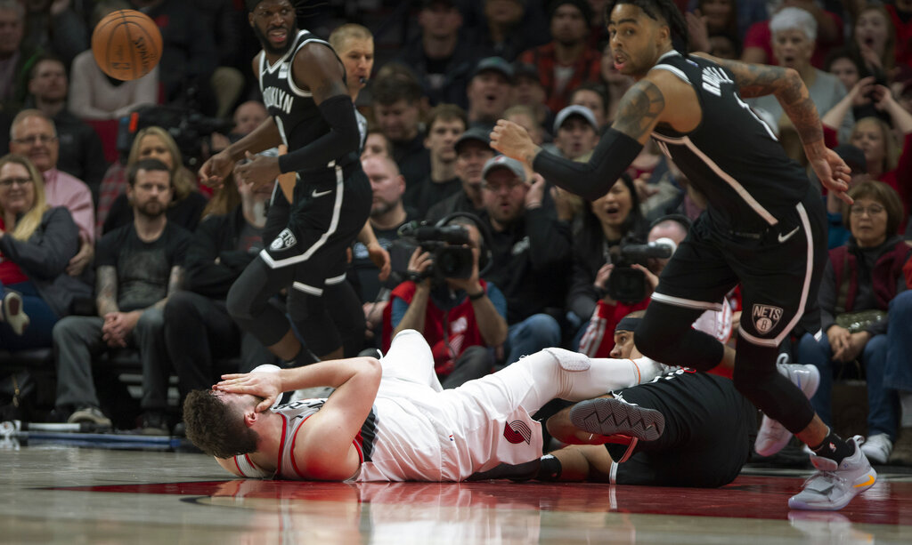 Jusuf Nurkic sufre terrible lesión en triunfo de Trail Blazers (AP)