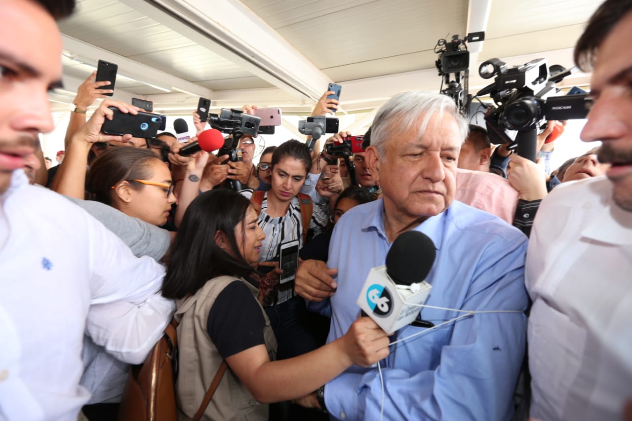 El Presidente respondió molesto a los cuestionamientos de la prensa en Mexicali (Javier Ríos)