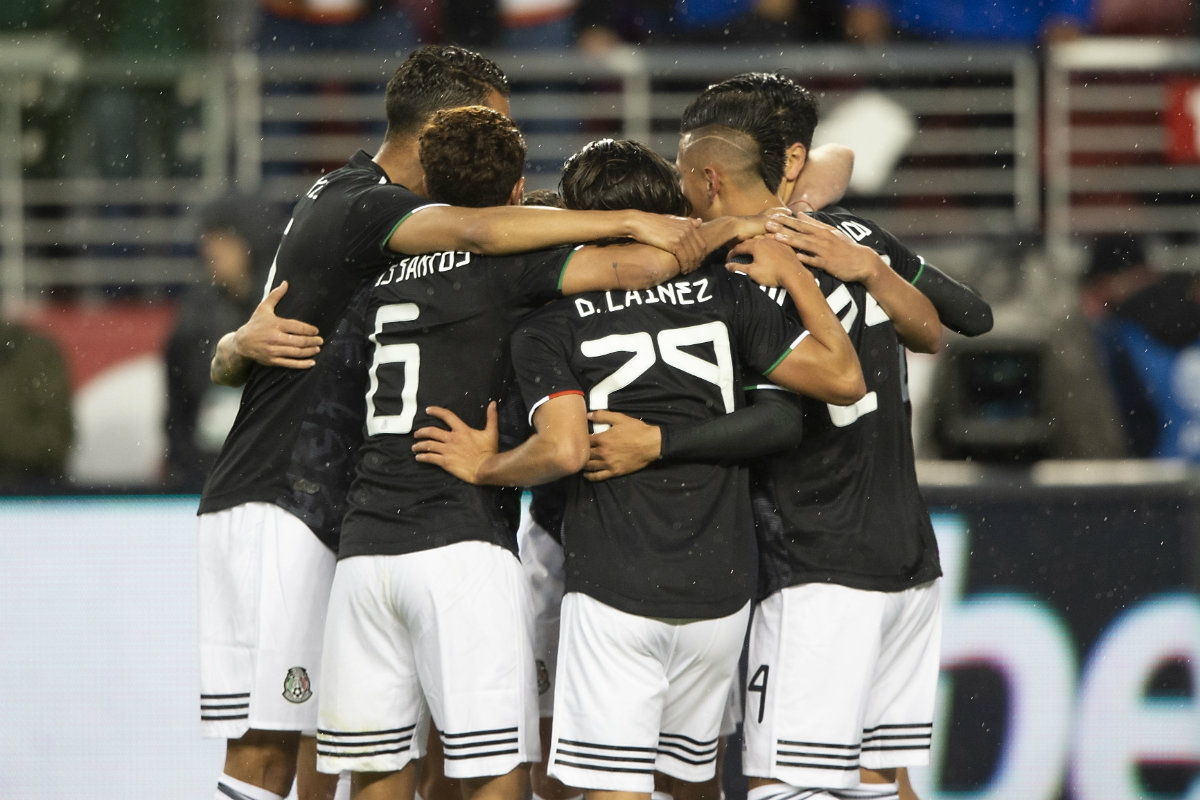 La selección mexicana en festejo tras el gol de Diego Lainez (Imago7)