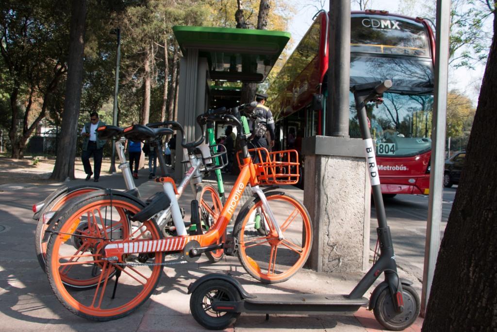 Los usuarios podrán estacionar los scooters en aceras que midan más de dos metros de ancho. | Cuartoscuro