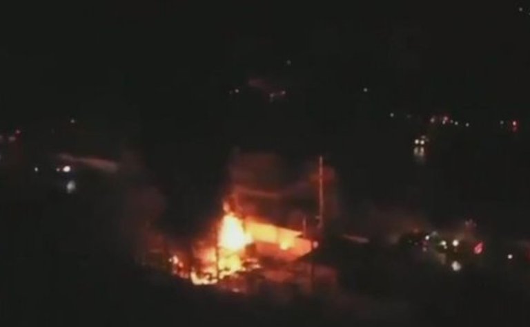 Usuarios en redes sociales subieron imágenes del incendio de la estación.