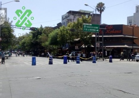 Debido a la protesta está cerrada la circulación en Bucareli y Morelos. | Twitter @OVIALCDMX