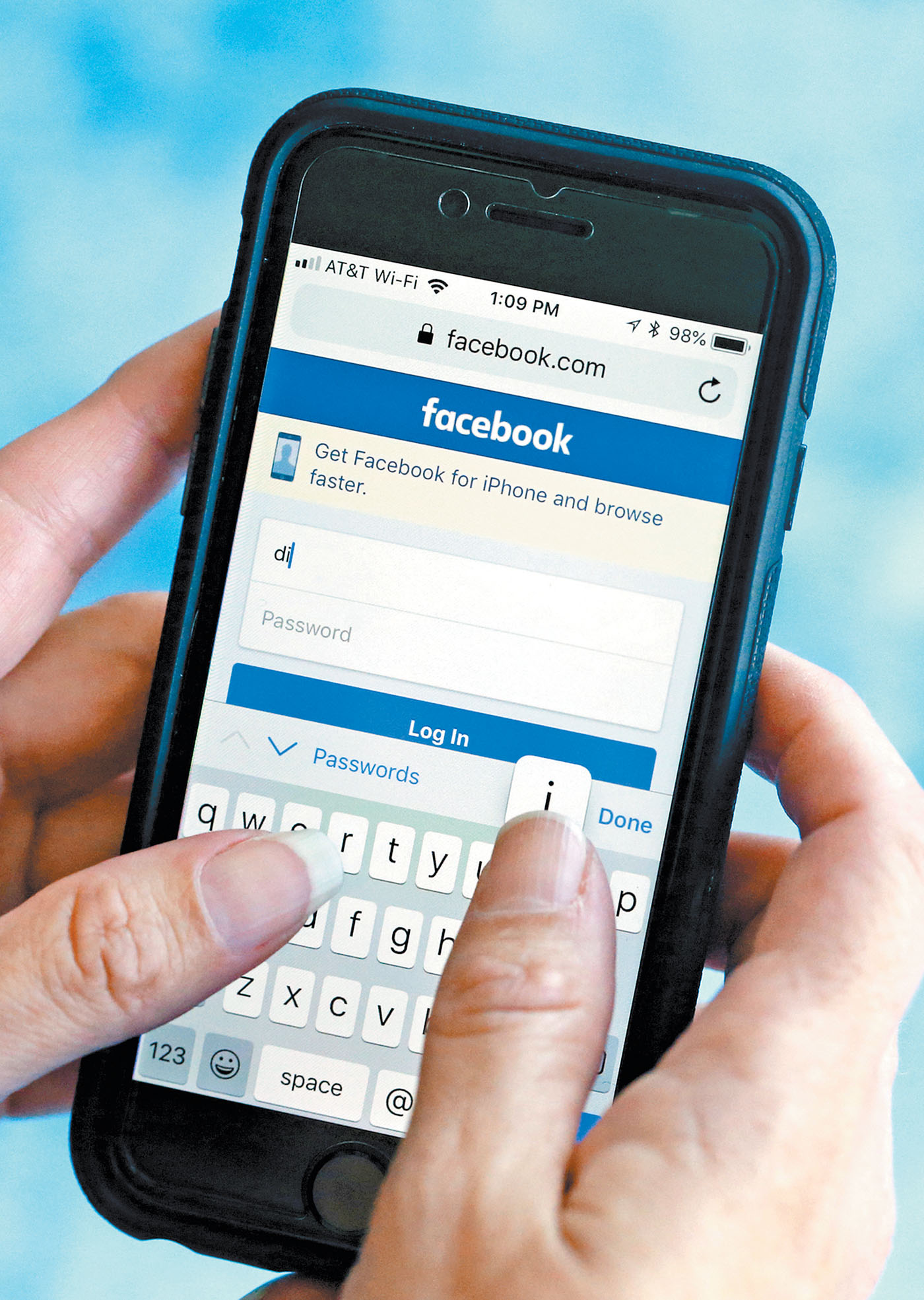 Busca integrar a la red social WhatsApp e Instagram. (W. Lee/AP)