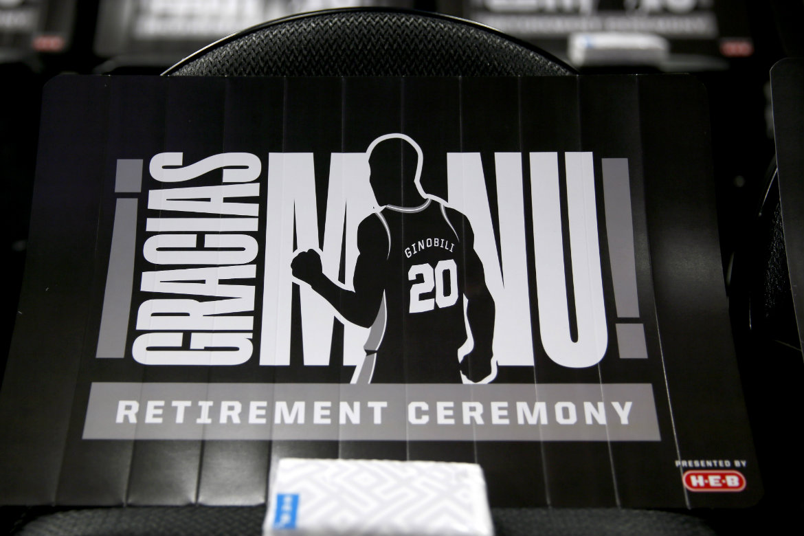 Cartel en agradecimiento a Manu Ginobili en su último juego (Reuters)