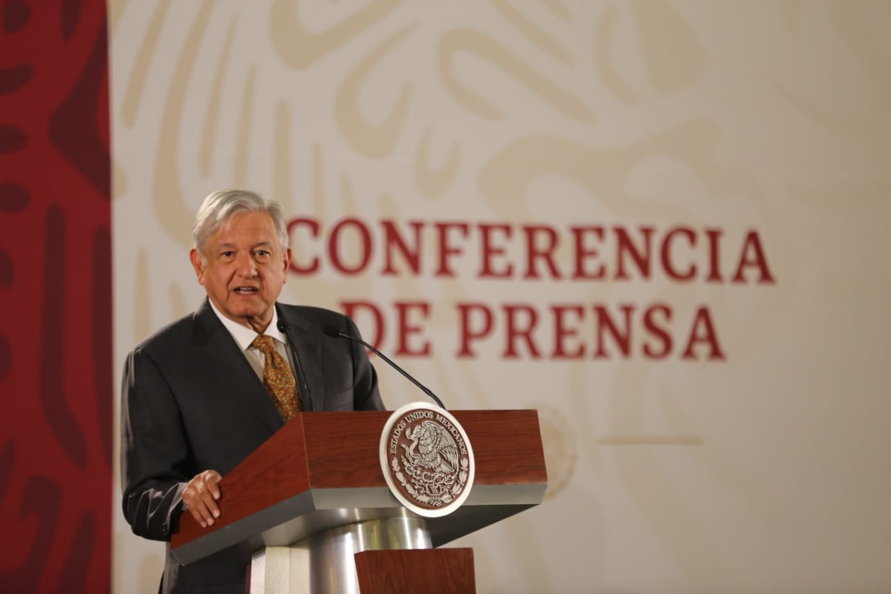 "No habrá evaluaciones punitivas a maestros, tampoco venta de plazas", dijo López Obrador sobre reforma educativa. (Javier Ríos | Milenio)