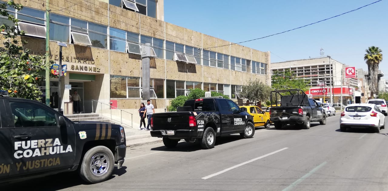 Los asaltantes huyeron a pie sobre la avenida Juárez. (Especial)