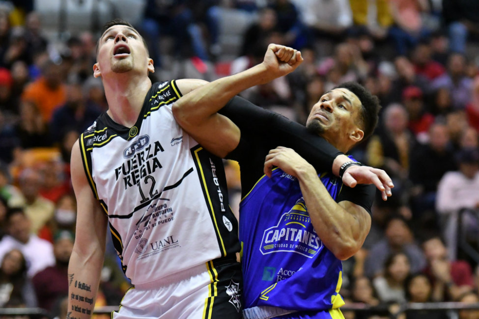 Duelo entre Fuerza Regia y Capitanes de CDMX (Imago7)