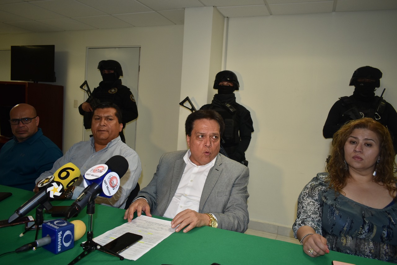 Fiscal de Coahuila dando declaraciones del arresto. (Especial)