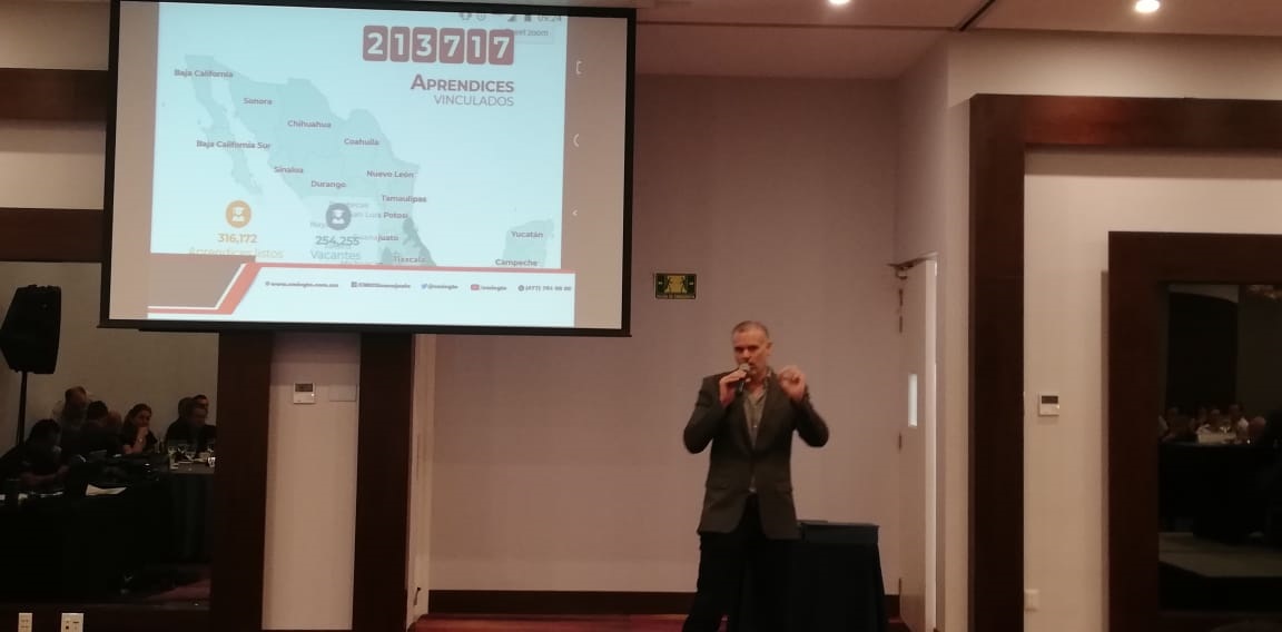 Hacen falta empresas para becar a más ninis