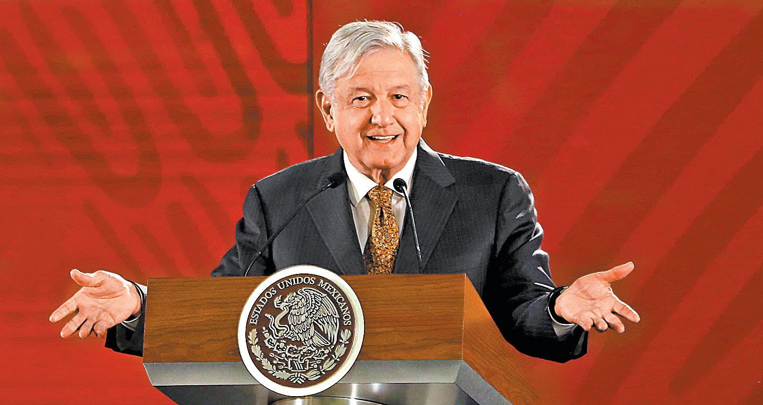 López Obrador le pidió al secretario de Educación, Esteban Moctezuma, buscar el diálogo con la coordinadora. (Javier Ríos)