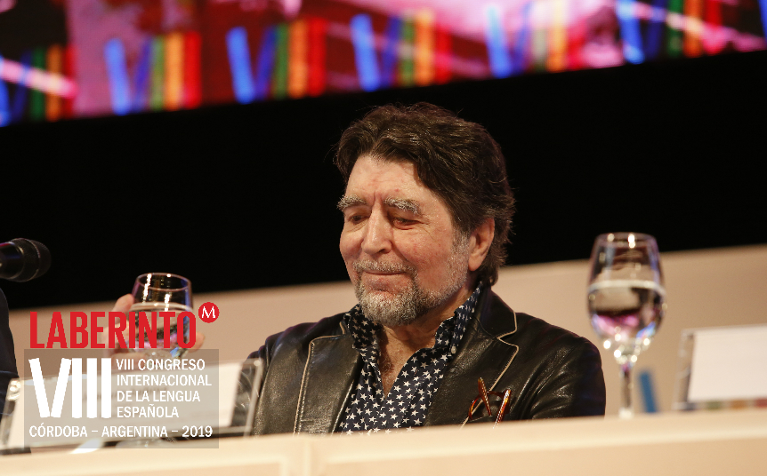 Sabina leyó algo de prosa y dos poemas. (Cortesía: CILE)