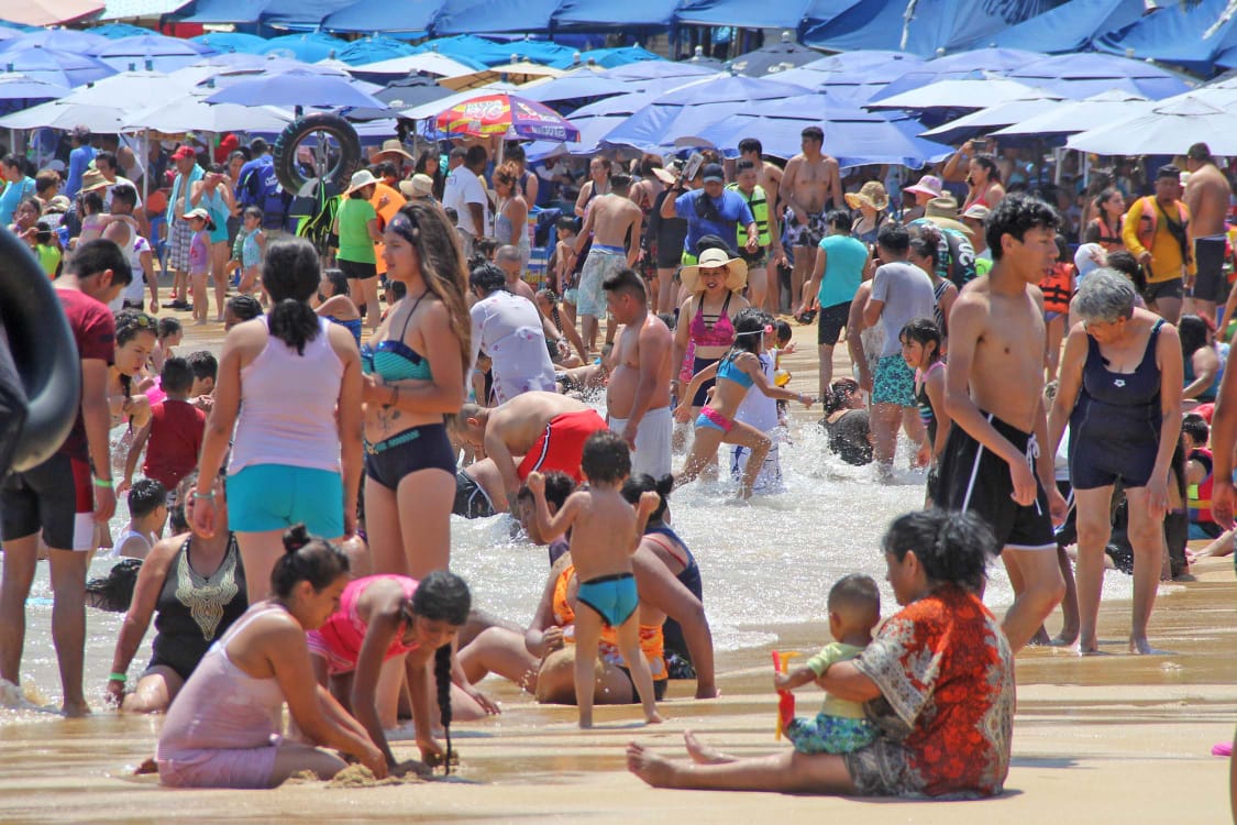 Acapulco registra miles de turistas este fin de semana. (Javier Trujillo)