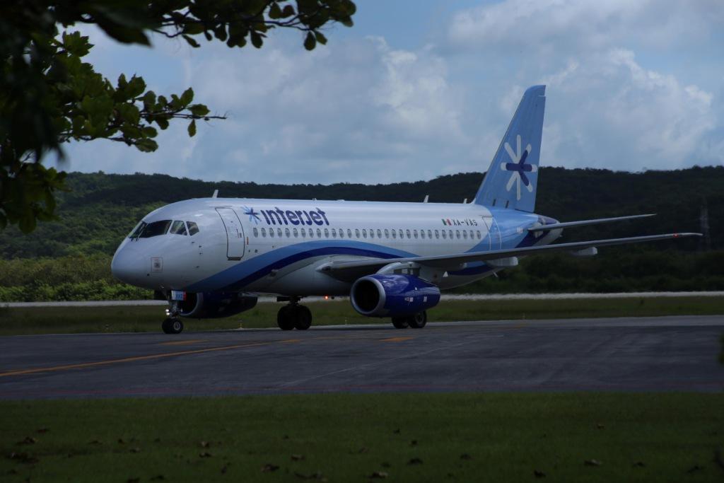 Interjet canceló 17 vuelos en el AICM. | Cuartoscuro