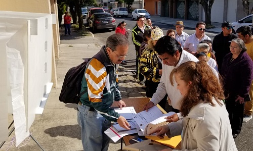 Vecinos de la localidad protestaron contra lo que consideran es "una imposición". (Aura Moreno)